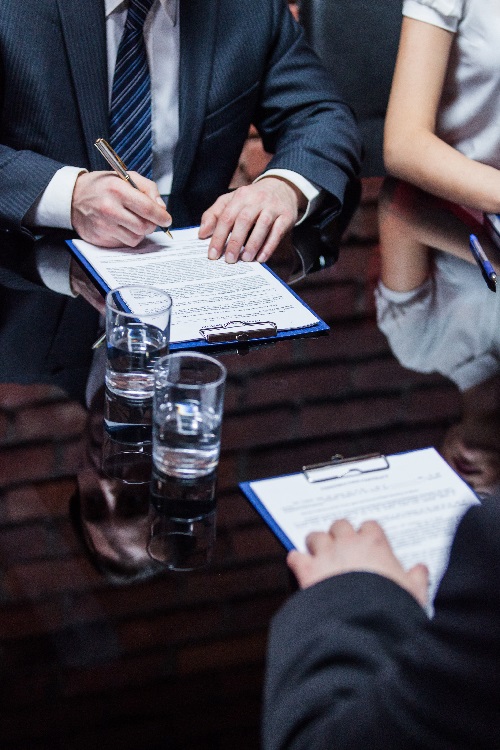 Businessmen subscribing the agreement